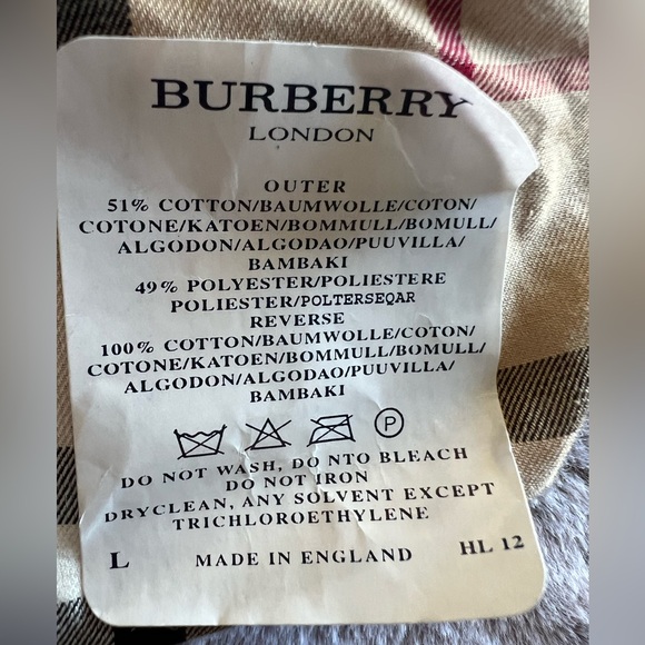 NWT Burberry Checkered Bucket Hat/Reversible and with its one storage pouch. - Picture 6 of 6